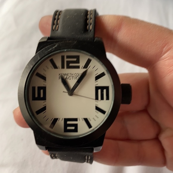 032)Kenneth Cole watch - Picture 1 of 6